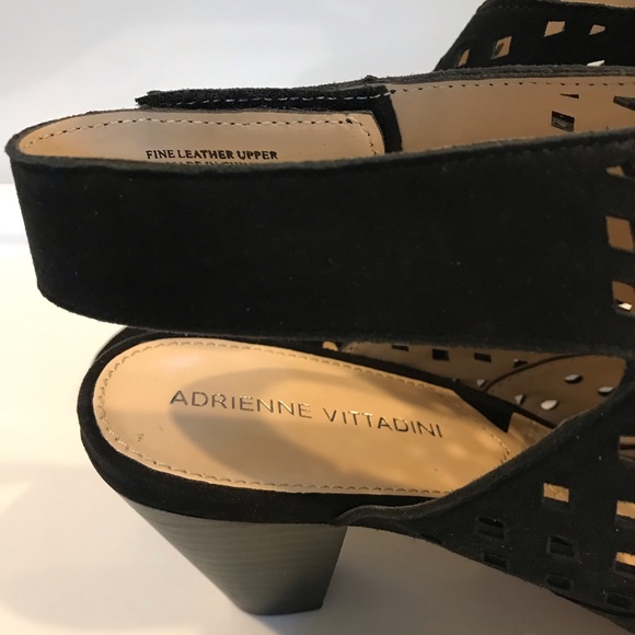 Adrienne Vittadini Black Suede Sandal. Size: 8.5 - Picture 3 of 5